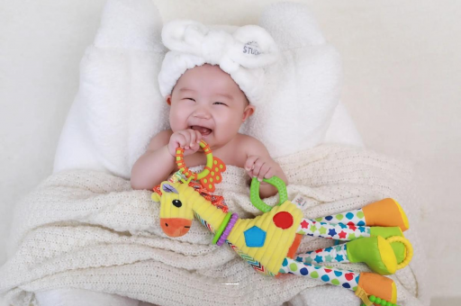 万宁1岁宝宝流鼻涕打喷嚏